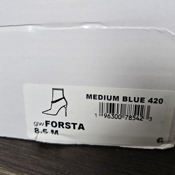 GUESS heels booties Women's size 8.5 - Picture 2 of 6